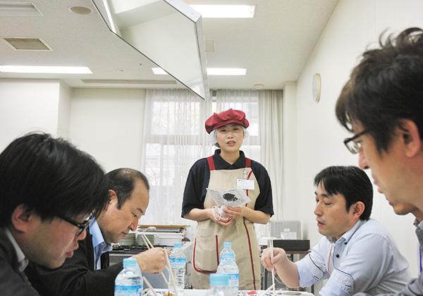 なごやかかつ緊張感のあふれるプレゼン風景