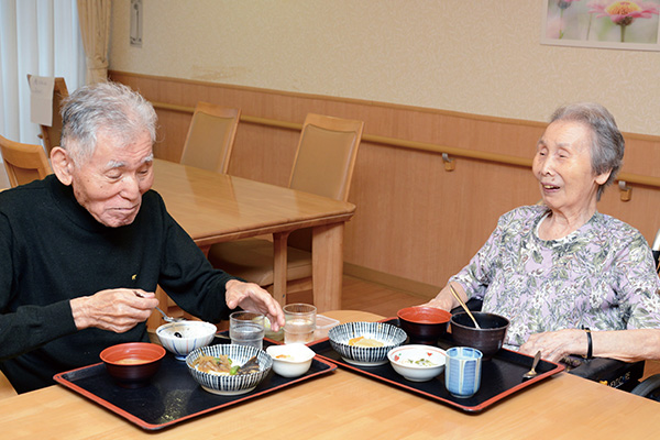 実のお姉さまと一緒にお食事するのも楽しみのひとつ。